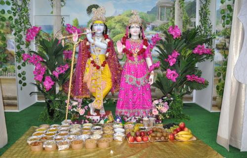 Radha Krishna - Govardhan Puja